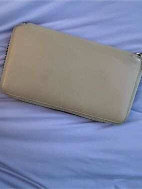Everlane Light Nude/Beige Zip Wallet